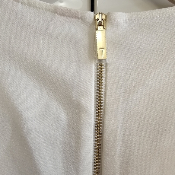 BNWT TED BAKER STEFFE IVORY COLD SHOULDER RUFFLE TOP IN CREAM - Picture 11 of 16